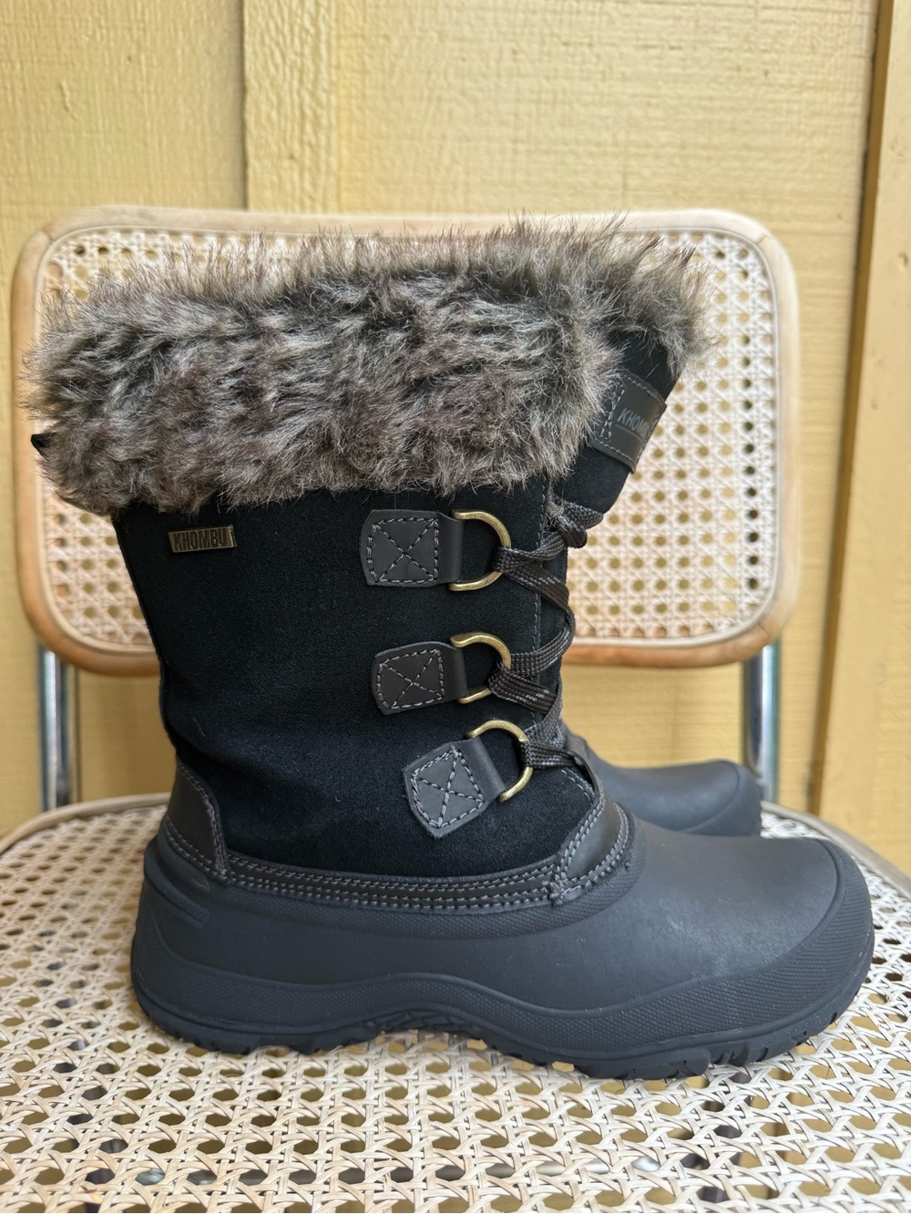 Khombu Women’s Size 7 Black Faux Fur Waterproof Winter Snow Boots